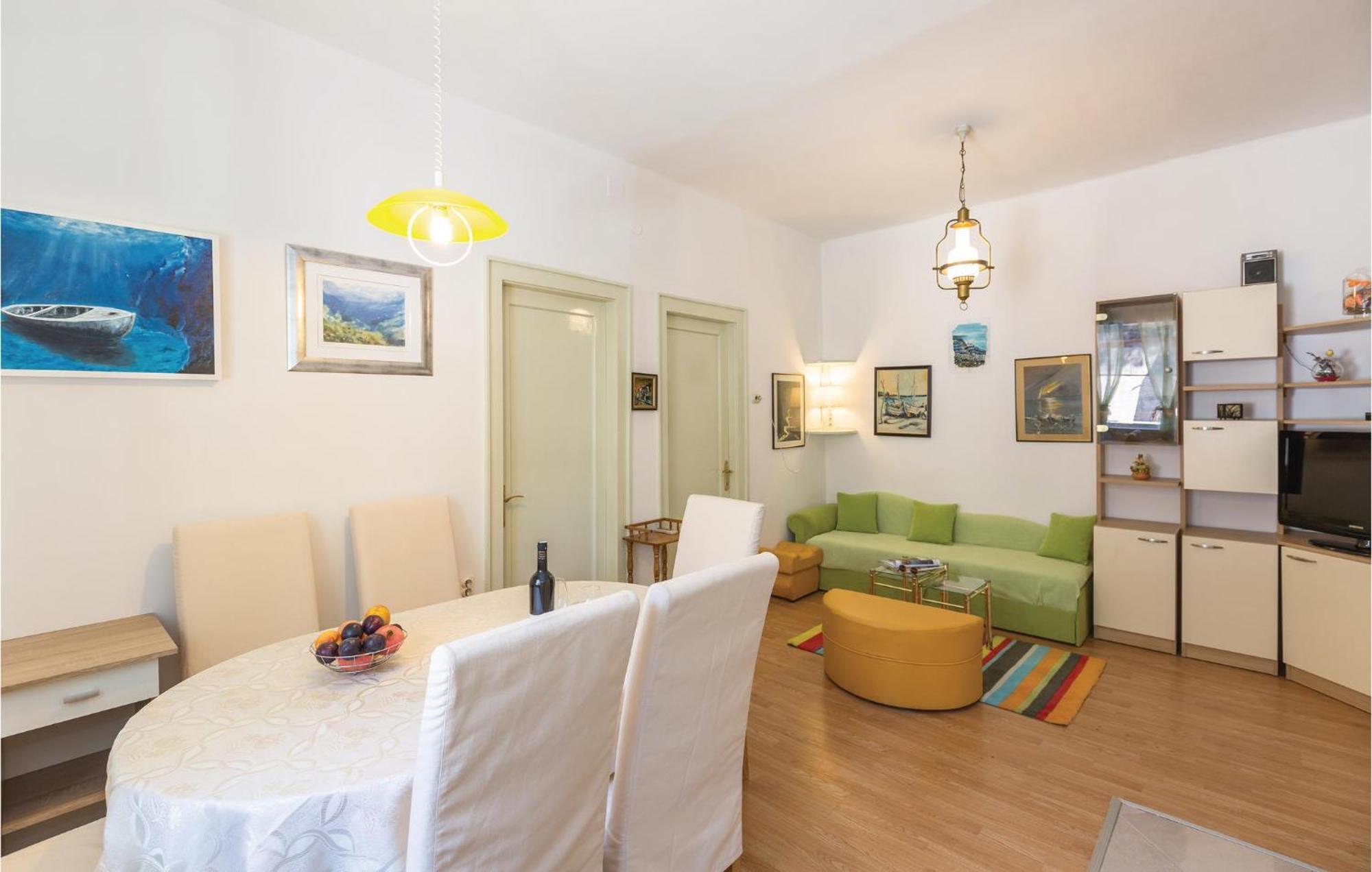 Awesome Apartment In Makarska With Kitchen Esterno foto