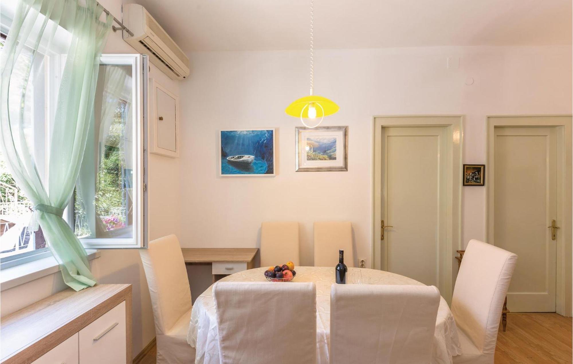 Awesome Apartment In Makarska With Kitchen Esterno foto