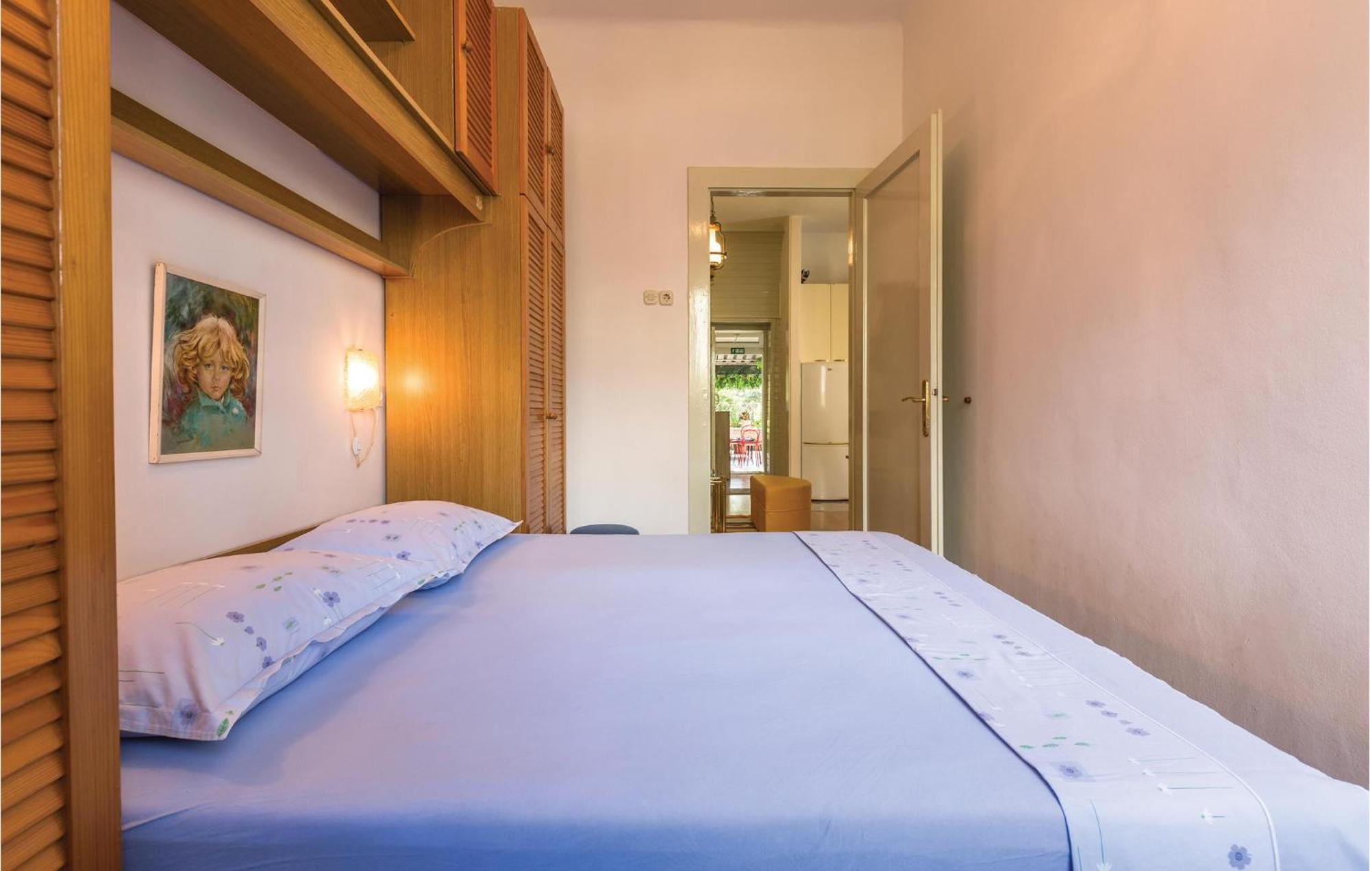Awesome Apartment In Makarska With Kitchen Esterno foto