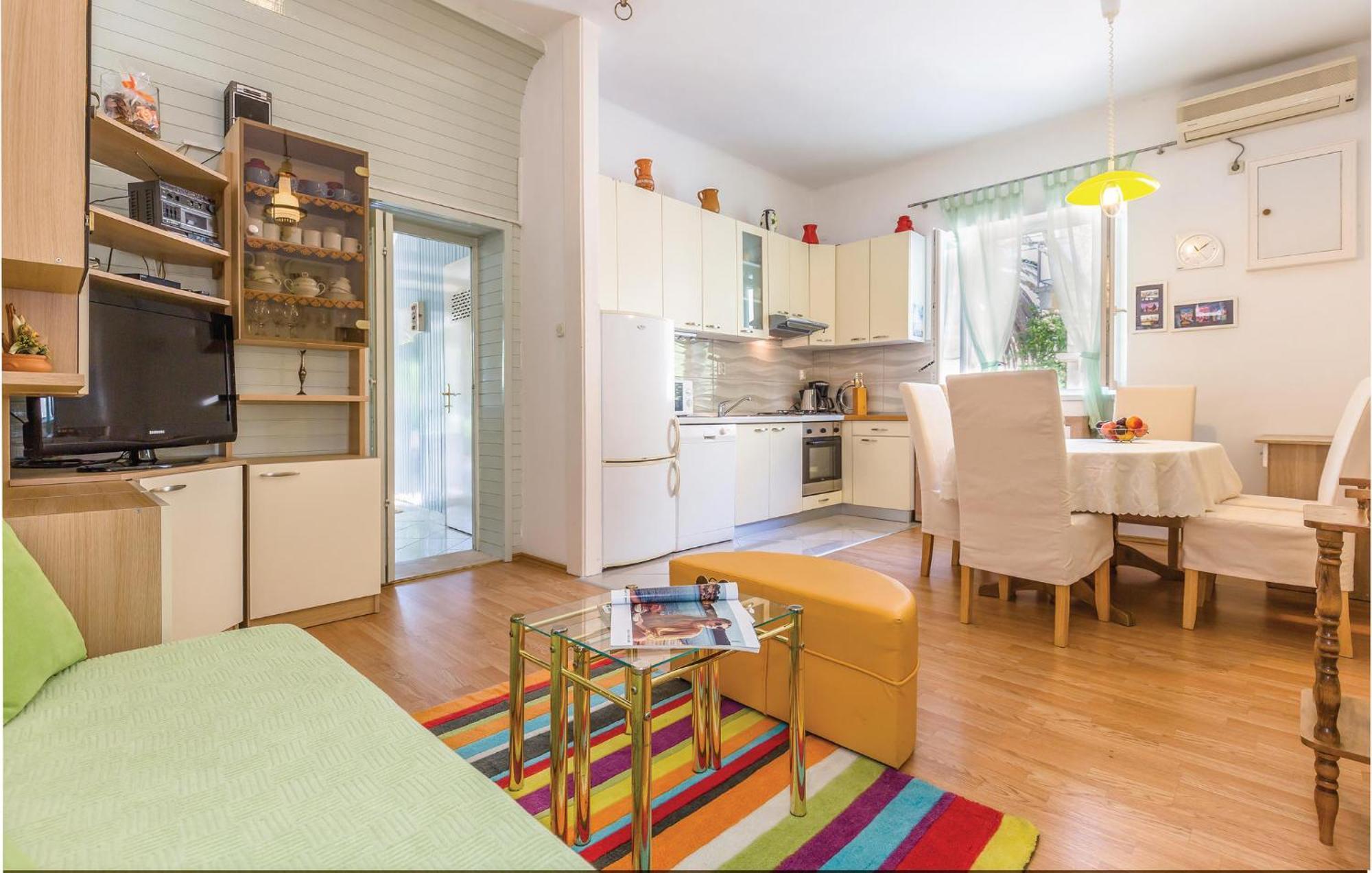 Awesome Apartment In Makarska With Kitchen Esterno foto