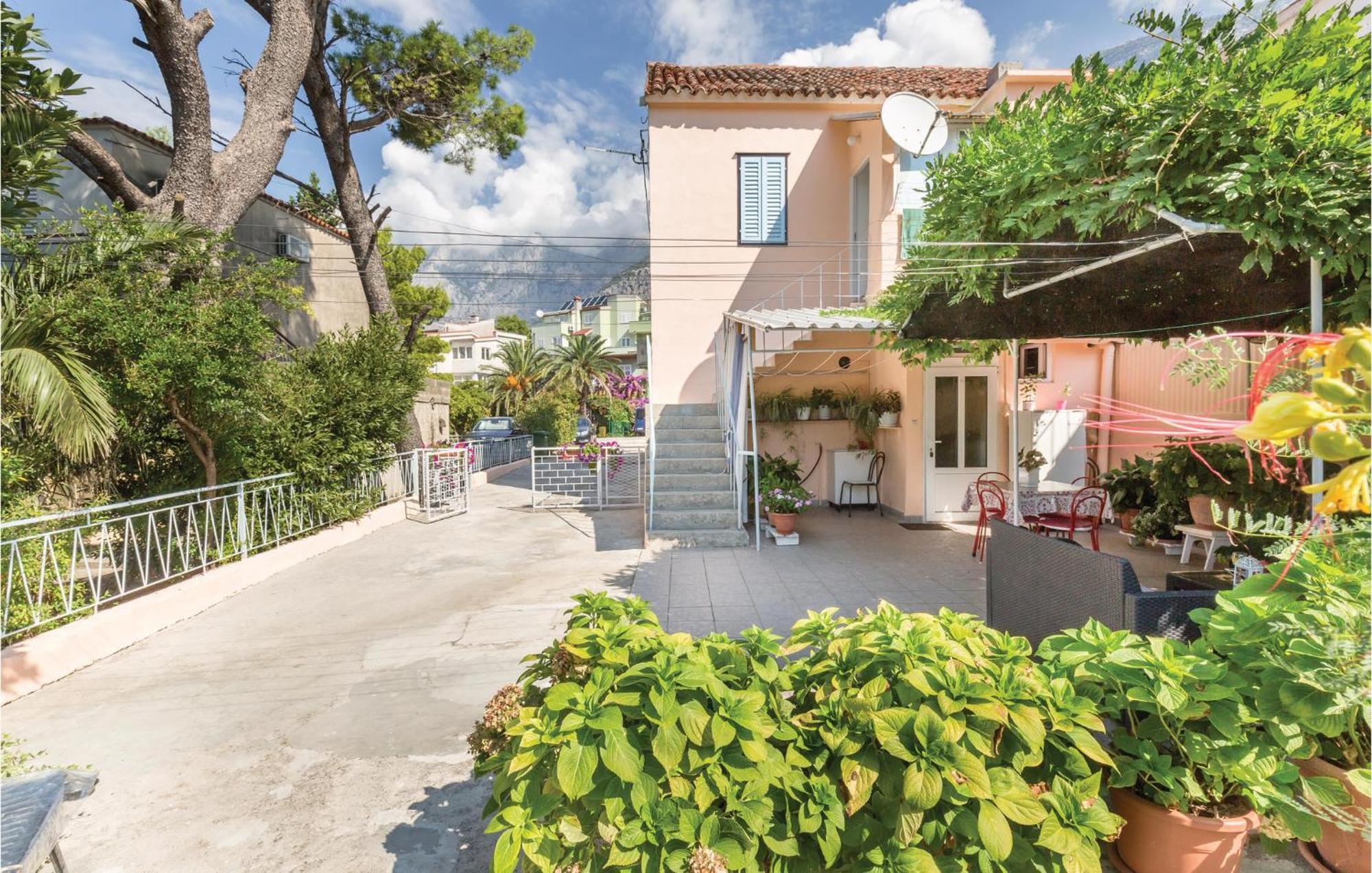 Awesome Apartment In Makarska With Kitchen Esterno foto