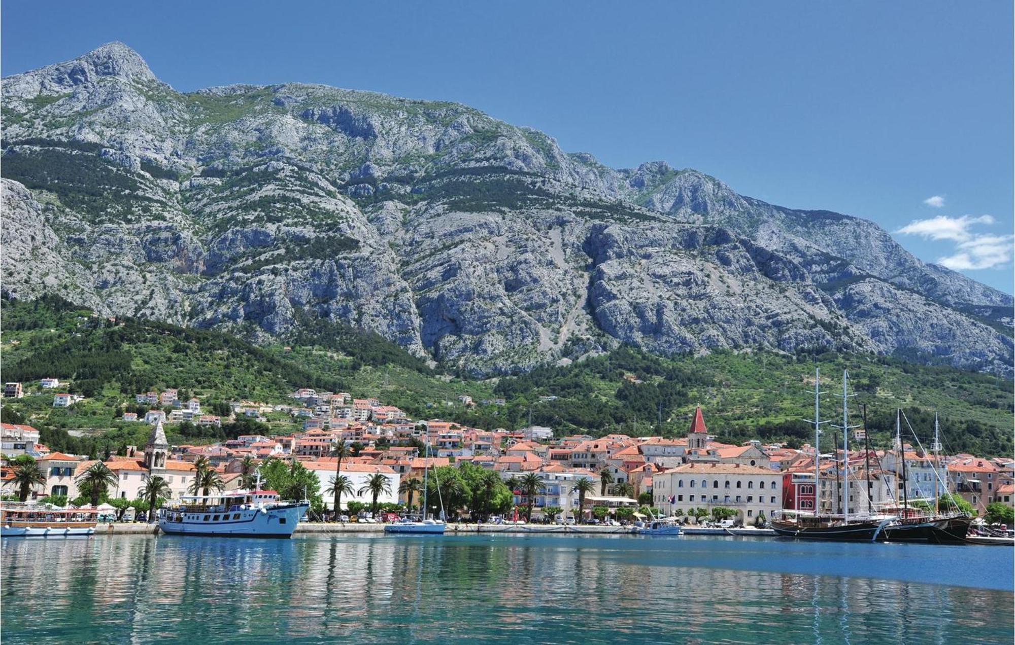 Awesome Apartment In Makarska With Kitchen Esterno foto
