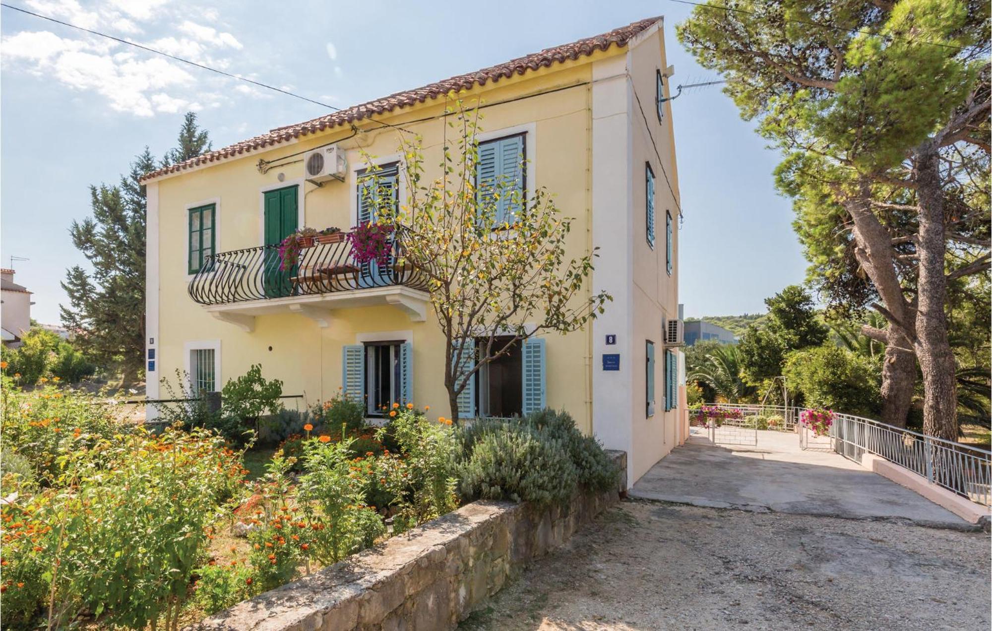 Awesome Apartment In Makarska With Kitchen Esterno foto