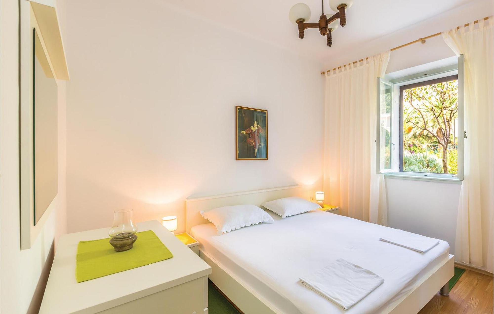 Awesome Apartment In Makarska With Kitchen Esterno foto